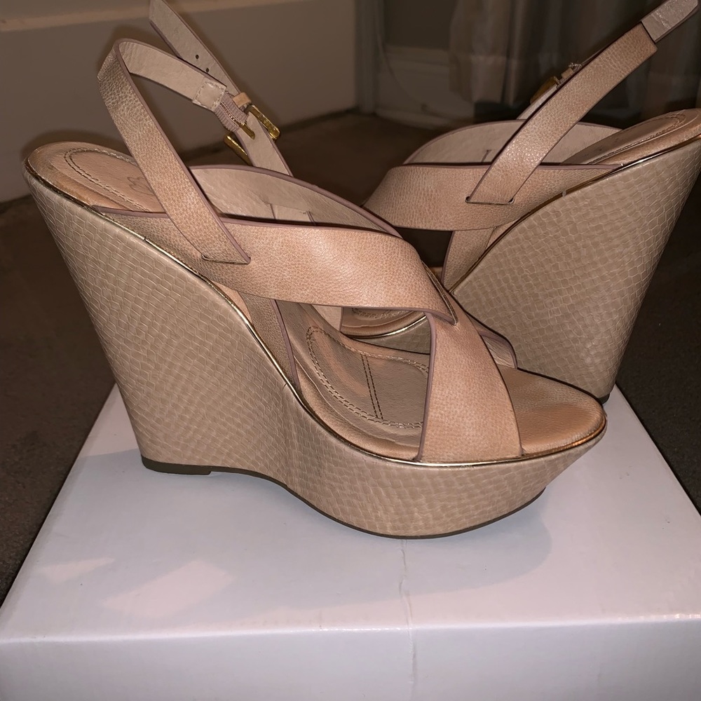 Nude wedges